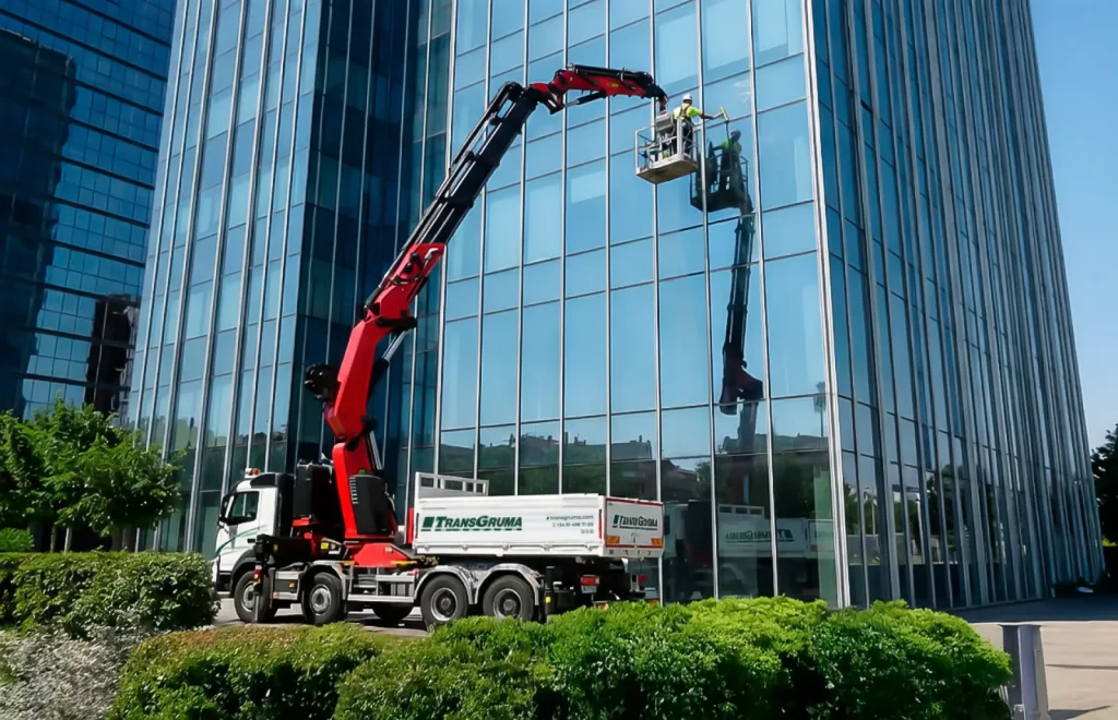 Maniobra de trabajo de plataforma de 38 metros