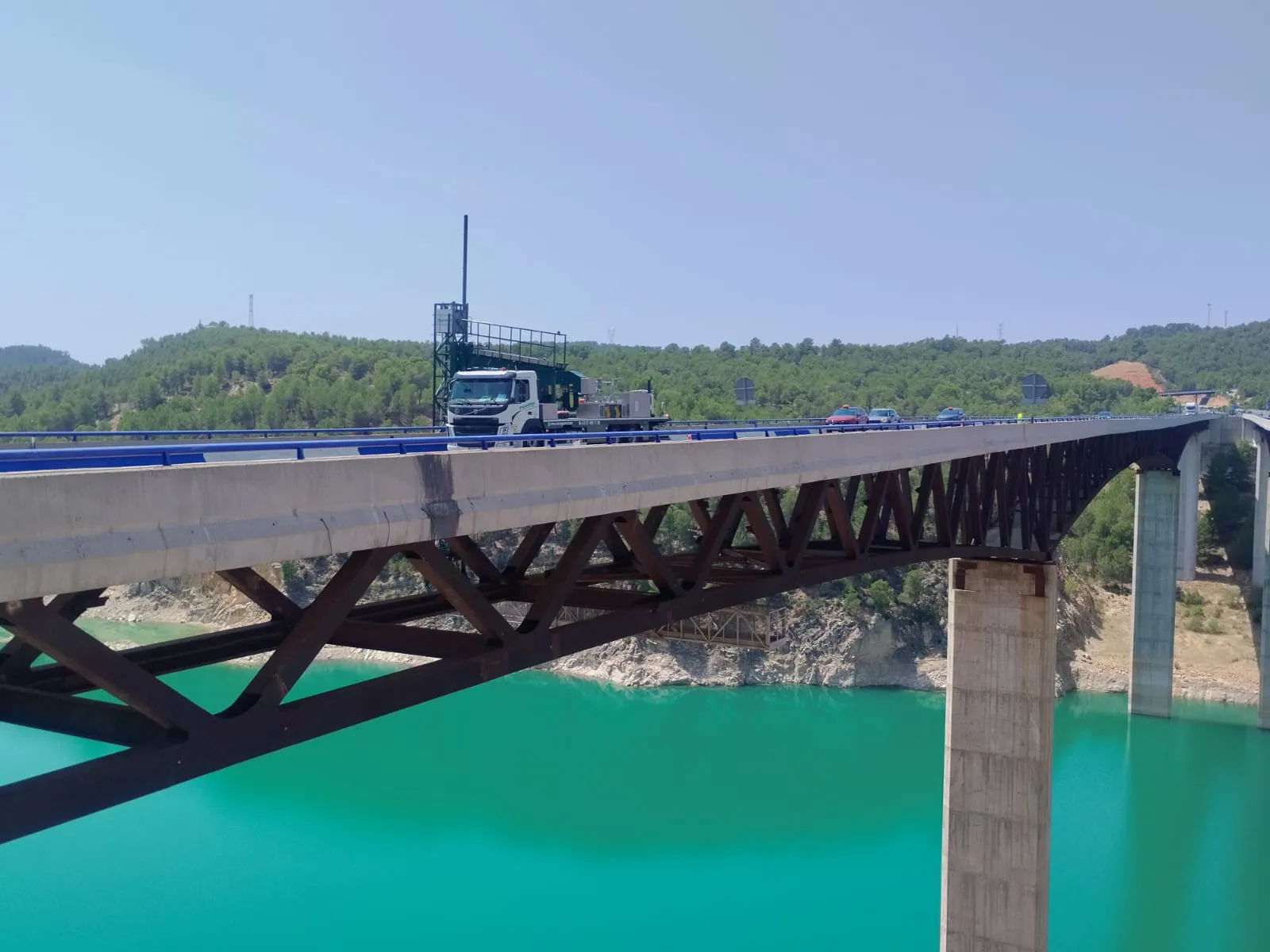 plataforma inspección bajo puentes